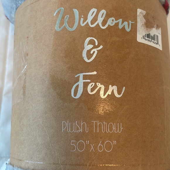 Willow and Fern - Christmas plush throw - Picture 3 of 4